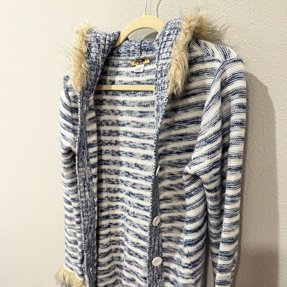 Women’s button down cable knit cardigan fur collar - Picture 3 of 10